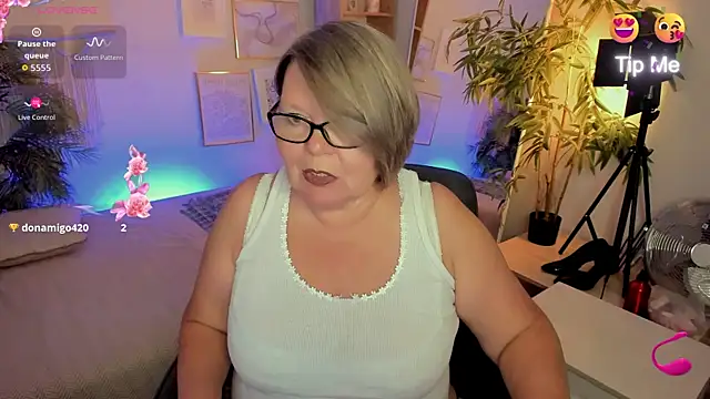 Shannonshine online show from 07-23-26, 01:42