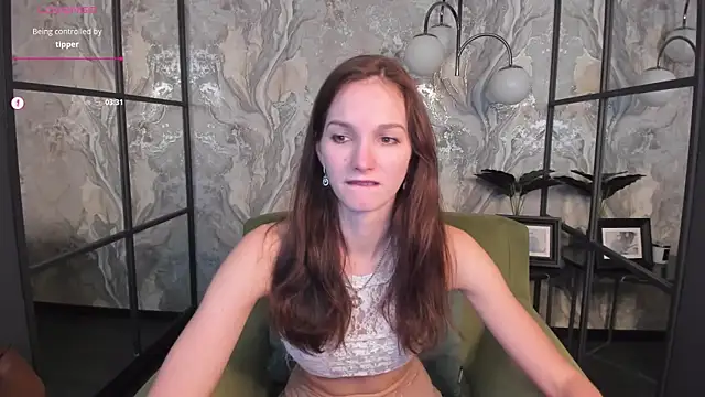 Snapshot of MirandaGlow chatting on 02-06-25, 08:50 MirandaGlow online show from 02-06-25, 08:50