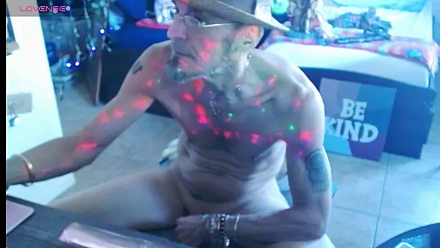 Snapshot of mycock2474u chatting on 03-17-25, 04:33 mycock2474u online show from 03-17-25, 04:33