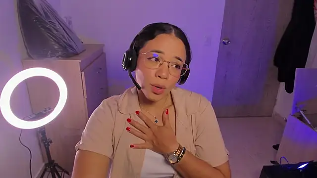 Snapshot of carolgaita chatting on 01-26-25, 11:06 carolgaita online show from 01-26-25, 11:06