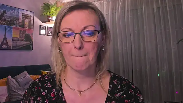 vanessa chat online show from 03-11-25, 05:57