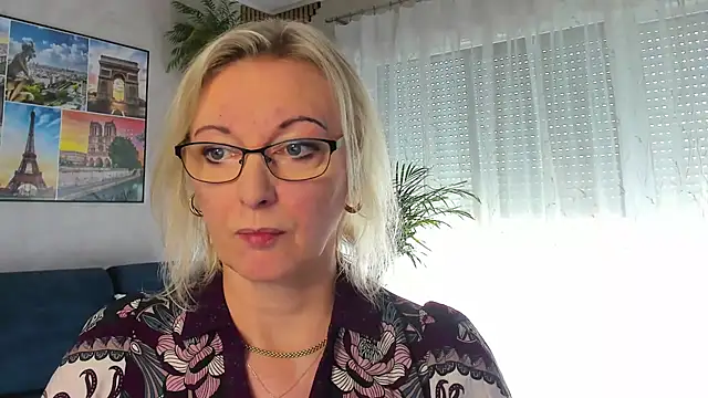Snapshot of vanessa_chat chatting on 05-17-26, 01:40 vanessa chat online show from 05-17-26, 01:40