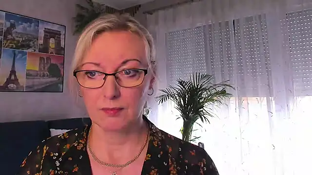 Snapshot of vanessa_chat chatting on 05-18-26, 02:56 vanessa chat online show from 05-18-26, 02:56