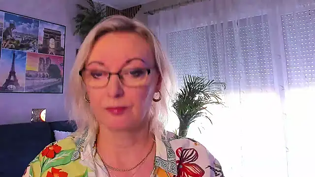 Snapshot of vanessa_chat chatting on 05-19-26, 01:28 vanessa chat online show from 05-19-26, 01:28