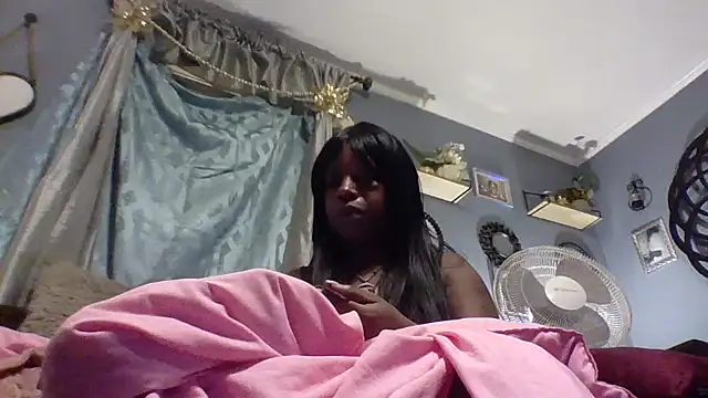 Snapshot of msdeedee chatting on 12-18-25, 02:01 msdeedee online show from 12-18-25, 02:01