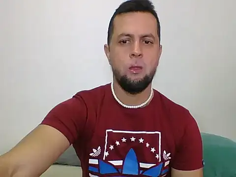 Snapshot of TRIISTAN_KING10 chatting on 07-23-26, 03:43 TRIISTAN KING10 online show from 07-23-26, 03:43