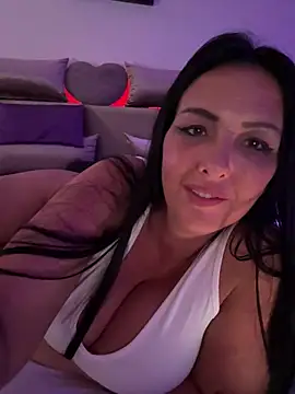 Snapshot of TiffanyRoxx chatting on 02-21-25, 11:33 TiffanyRoxx online show from 02-21-25, 11:33