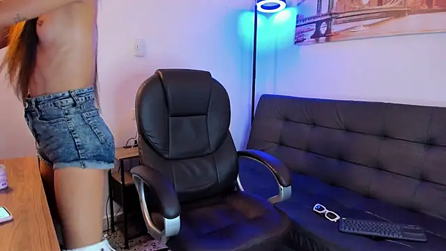 Snapshot of secretgreisy_ chatting on 01-06-26, 07:12 secretgreisy online show from 01-06-26, 07:12