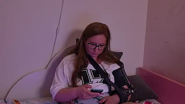 Snapshot of pawg_queen chatting on 05-20-26, 01:45 pawg queen online show from 05-20-26, 01:45
