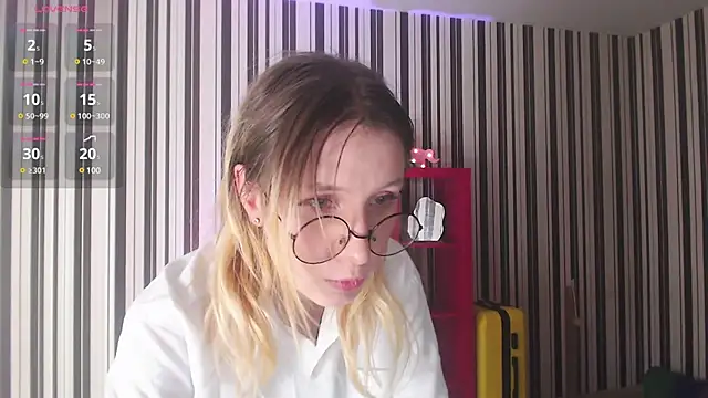 Snapshot of _Hanna_Moon_ chatting on 12-11-24, 07:42  Hanna Moon  online show from 12-11-24, 07:42