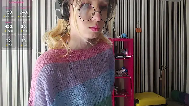Snapshot of _Hanna_Moon_ chatting on 01-18-25, 08:52  Hanna Moon  online show from 01-18-25, 08:52
