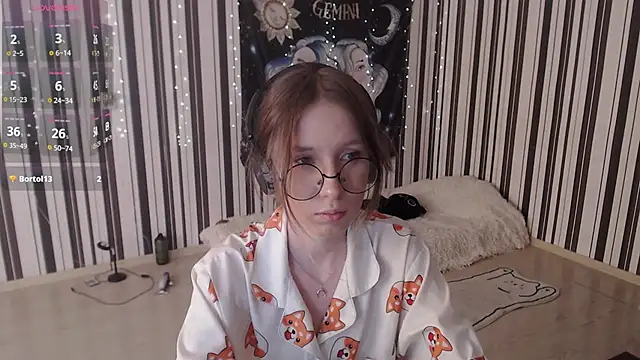 Snapshot of _Hanna_Moon_ chatting on 09-18-25, 12:07  Hanna Moon  online show from 09-18-25, 12:07
