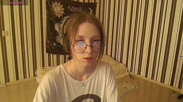 Snapshot of _Hanna_Moon_ chatting on 10-01-25, 02:45  Hanna Moon  online show from 10-01-25, 02:45