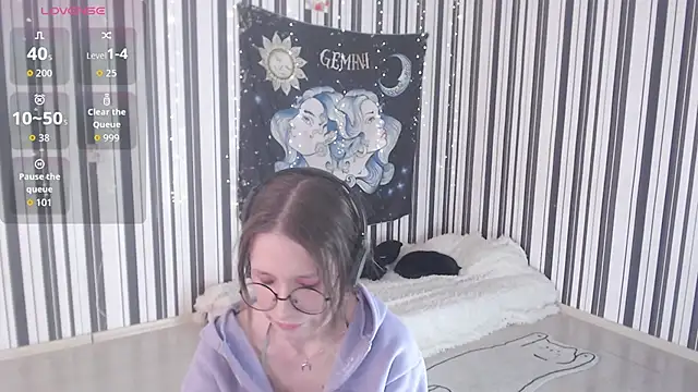 Snapshot of _Hanna_Moon_ chatting on 10-18-25, 09:21  Hanna Moon  online show from 10-18-25, 09:21