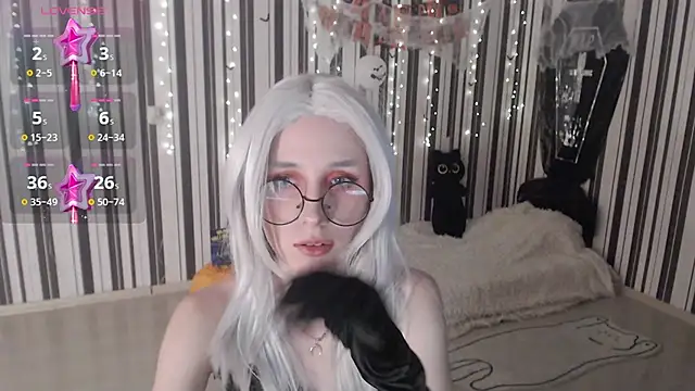  Hanna Moon  online show from 10-31-25, 01:12