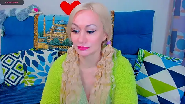 EllenMoore online show from 01-13-25, 05:44