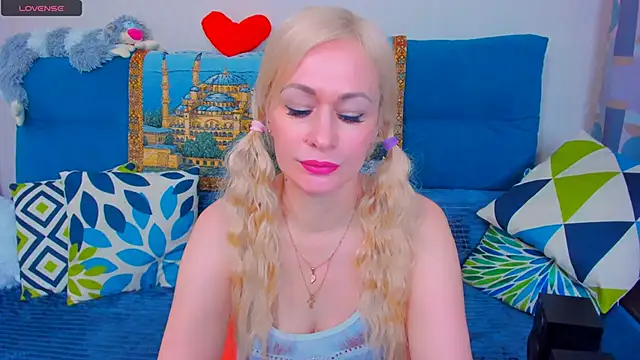 EllenMoore online show from 01-17-25, 05:42