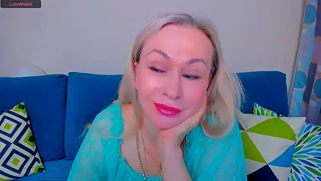 EllenMoore online show from 09-20-25, 03:07