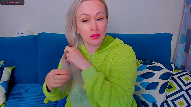 EllenMoore online show from 10-05-25, 03:27