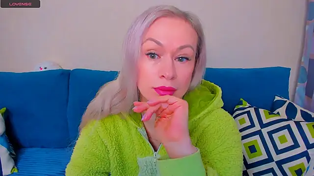 EllenMoore online show from 10-18-25, 03:09