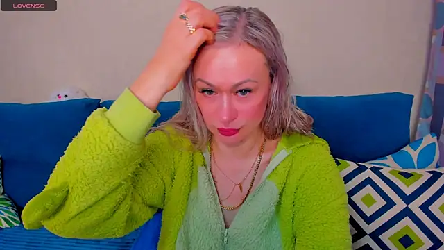 EllenMoore online show from 10-19-25, 03:07