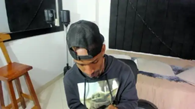 Snapshot of anhtony_wayans chatting on 10-24-25, 12:19 anhtony wayans online show from 10-24-25, 12:19