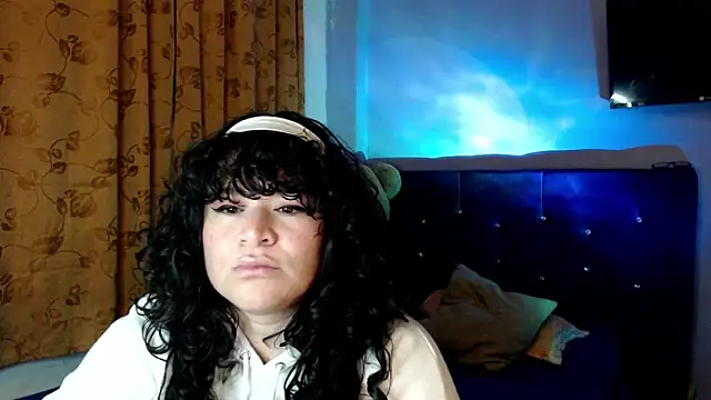 ANGELIQUE KLANE online show from 10-28-25, 05:44