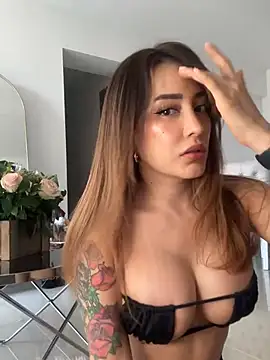 CATALINA RESTREPO online show from 12-18-24, 06:46