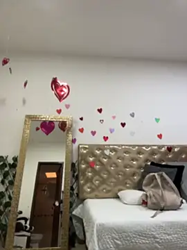 Fancyxlove online show from 04-22-26, 12:18