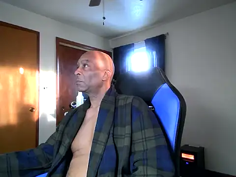 longdick4you8686 online show from 03-10-25, 12:37