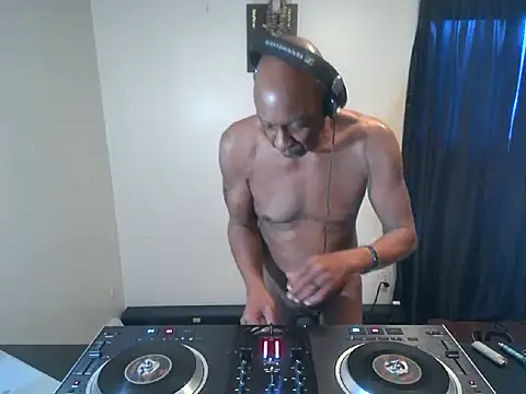 longdick4you8686 online show from 03-21-25, 11:34