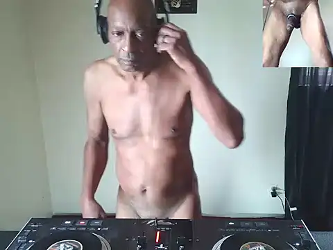 longdick4you8686 online show from 06-11-26, 02:59