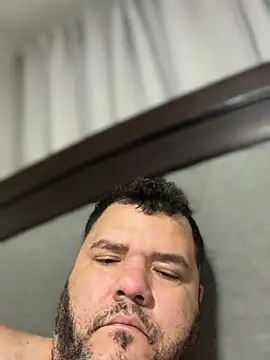 Snapshot of Gabihotxxx1 chatting on 01-10-26, 01:35 Gabihotxxx1 online show from 01-10-26, 01:35