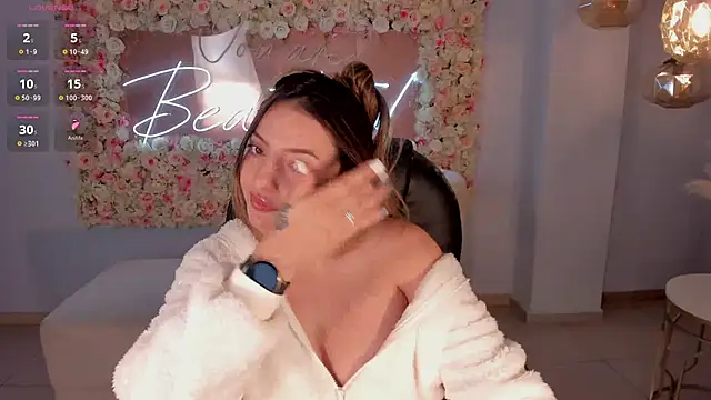 Snapshot of AmyWood chatting on 12-24-24, 05:27 AmyWood online show from 12-24-24, 05:27
