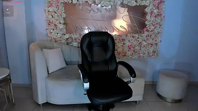 Snapshot of AmyWood chatting on 01-15-25, 02:06 AmyWood online show from 01-15-25, 02:06