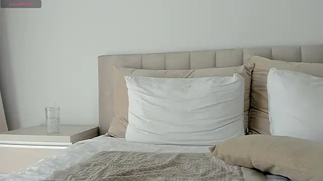 VickyStonee online show from 06-19-26, 09:57