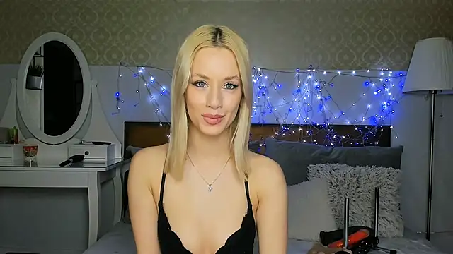 MiaBeeXX online show from 04-15-26, 02:24