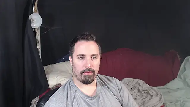 Snapshot of Metalstud chatting on 10-11-25, 05:33 Metalstud online show from 10-11-25, 05:33