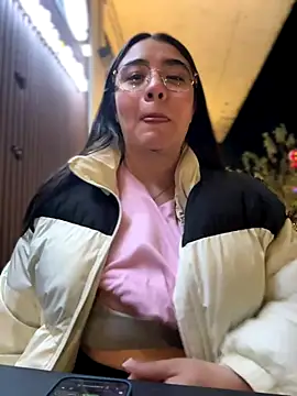 vaneelee online show from 11-12-25, 04:02