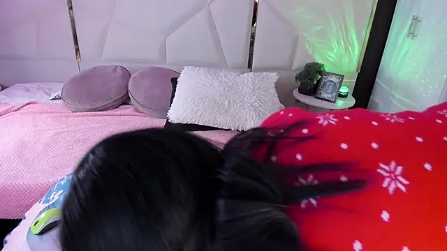 Inndrahot online show from 11-21-25, 01:15