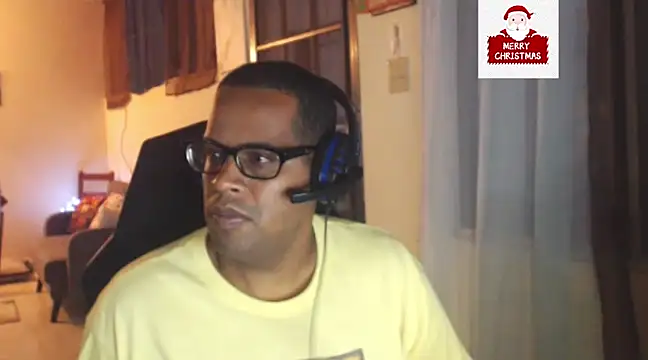Snapshot of thesugar32 chatting on 12-19-24, 02:23 thesugar32 online show from 12-19-24, 02:23
