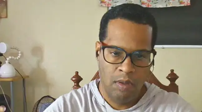 Snapshot of thesugar32 chatting on 01-02-25, 12:57 thesugar32 online show from 01-02-25, 12:57