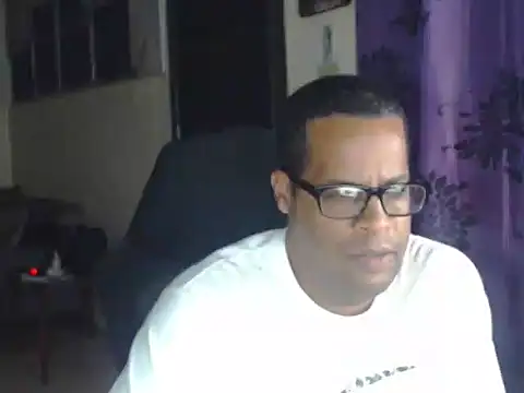 Snapshot of thesugar32 chatting on 03-03-25, 01:42 thesugar32 online show from 03-03-25, 01:42