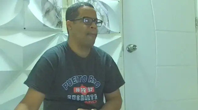 Snapshot of thesugar32 chatting on 03-05-25, 12:33 thesugar32 online show from 03-05-25, 12:33