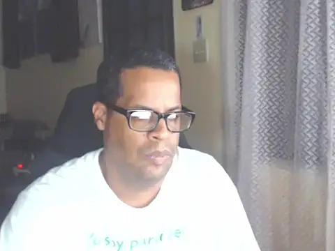 Snapshot of thesugar32 chatting on 09-13-25, 02:22 thesugar32 online show from 09-13-25, 02:22