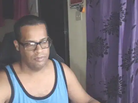 Snapshot of thesugar32 chatting on 10-06-25, 02:09 thesugar32 online show from 10-06-25, 02:09