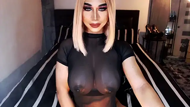 Snapshot of MassiveCockxMistress chatting on 11-26-25, 04:41 MassiveCockxMistress online show from 11-26-25, 04:41