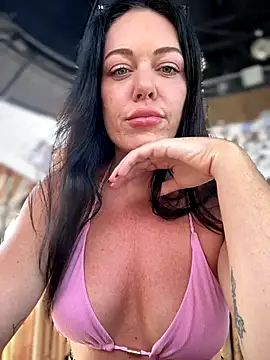 LilliThelo online show from 12-20-25, 03:13