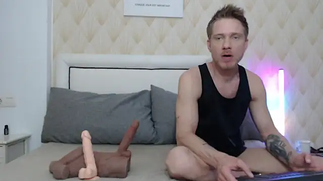 Snapshot of JessicaSteve chatting on 03-15-26, 05:30 JessicaSteve online show from 03-15-26, 05:30
