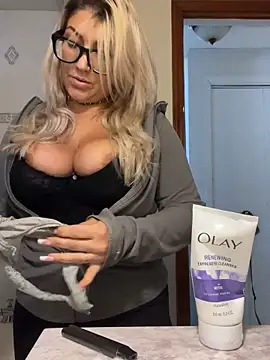 LittleMissEeve online show from 10-22-25, 04:18